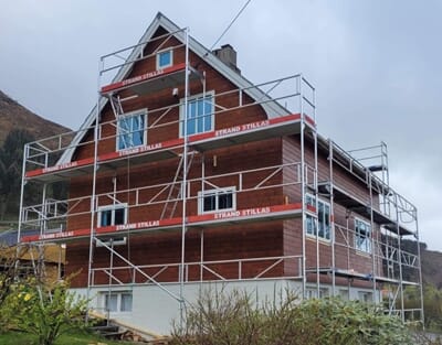 Stillas på bolighus.jpg